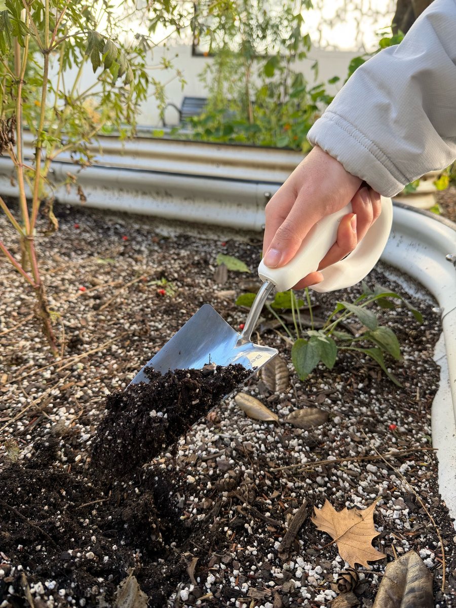 Garden “U” Trowel