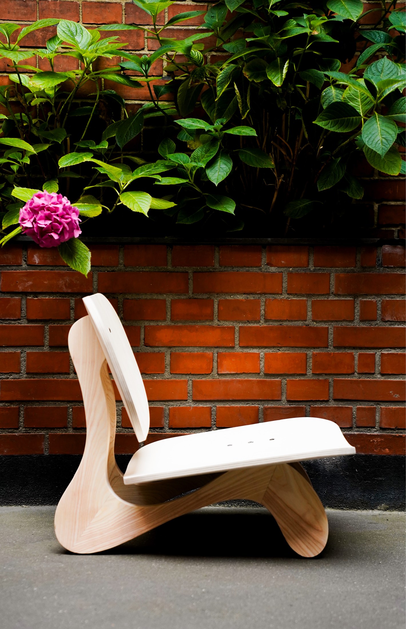 Ash wood | Plywood — 68cm L x 60cm H x 54cm W